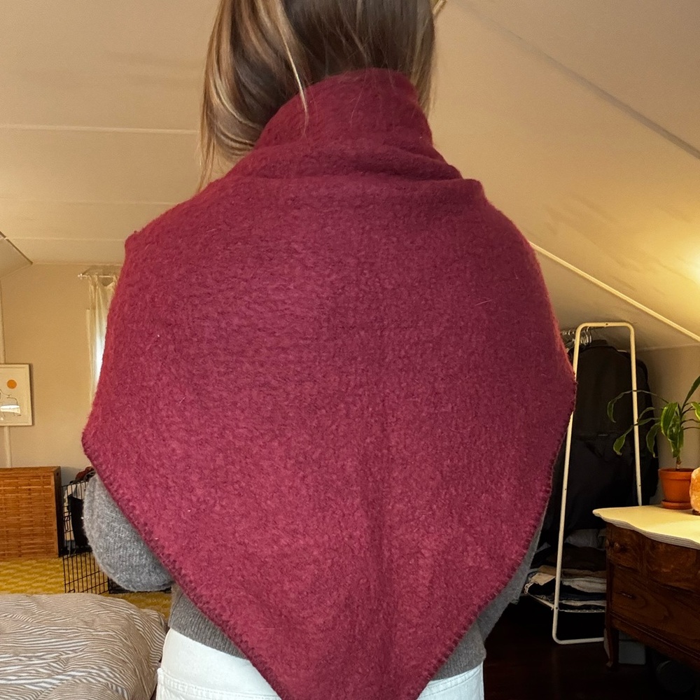 Triangle Scarf - Picture 4 of 7